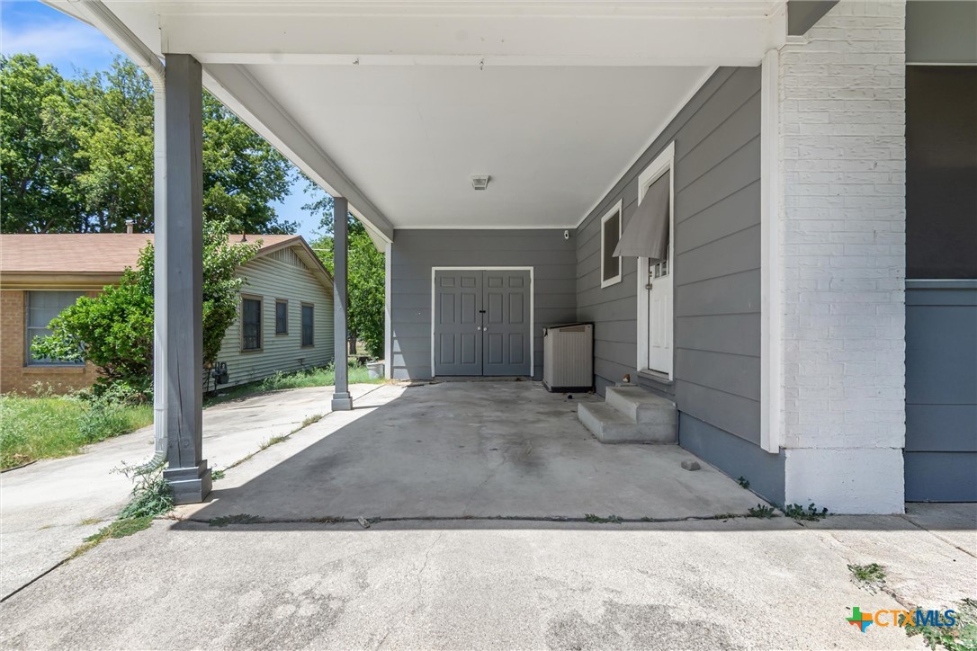 714 W Avenue Avenue Property Photo 4