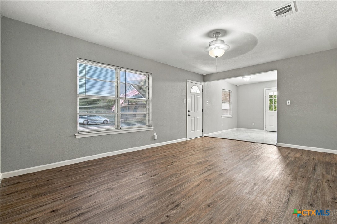 714 W Avenue Avenue Property Photo 12