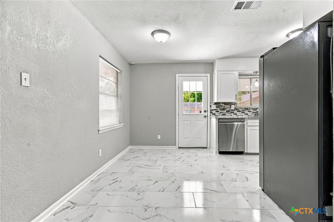 714 W Avenue Avenue Property Photo 13