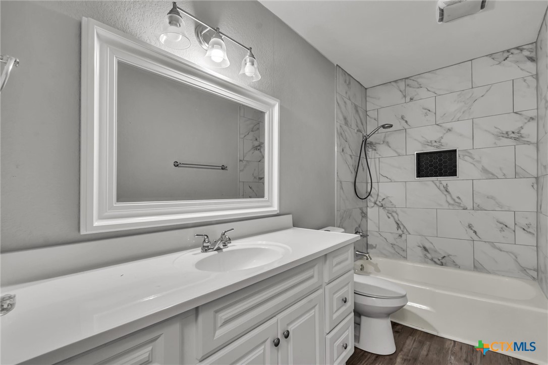 714 W Avenue Avenue Property Photo 17