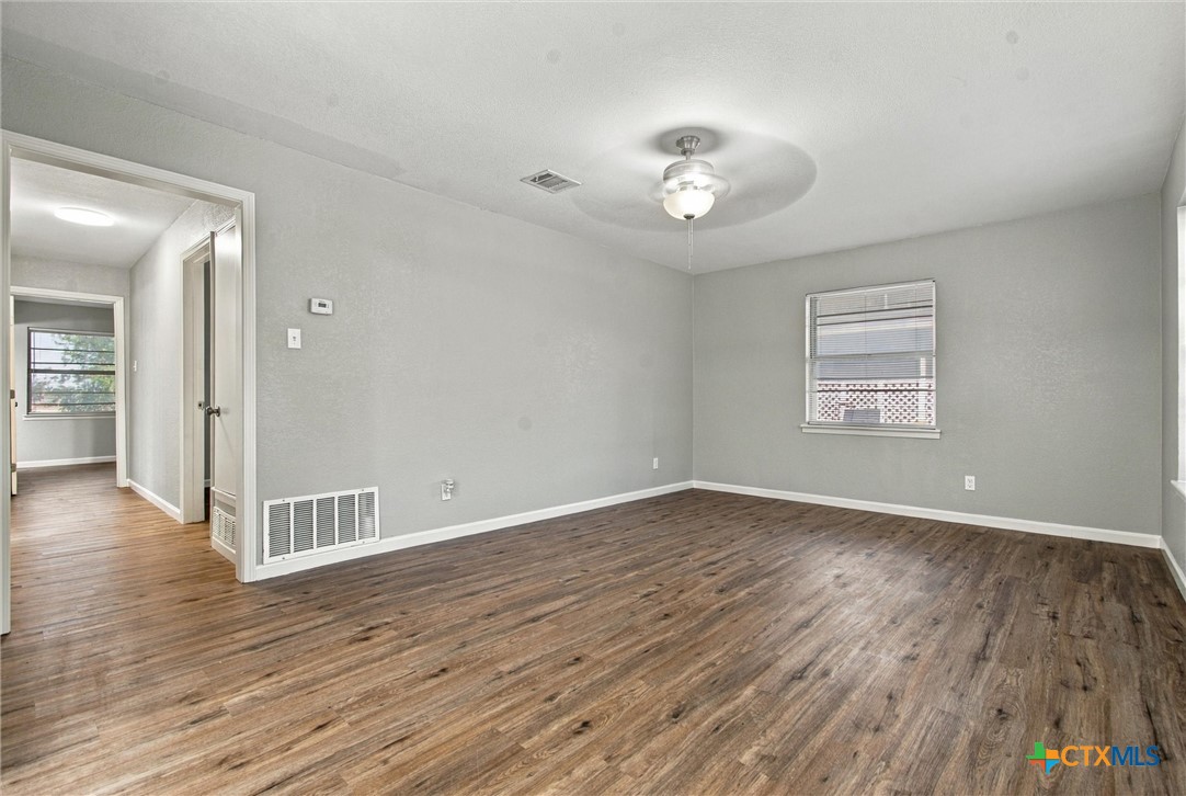 714 W Avenue Avenue Property Photo 20
