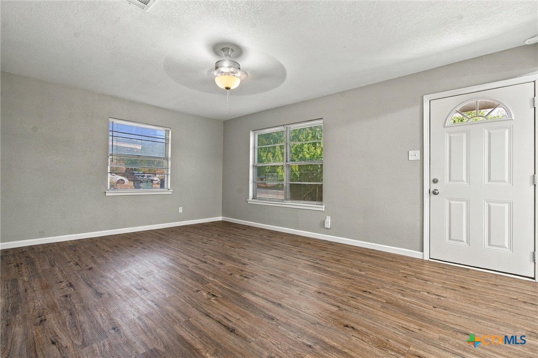 714 W Avenue Avenue Property Photo 21
