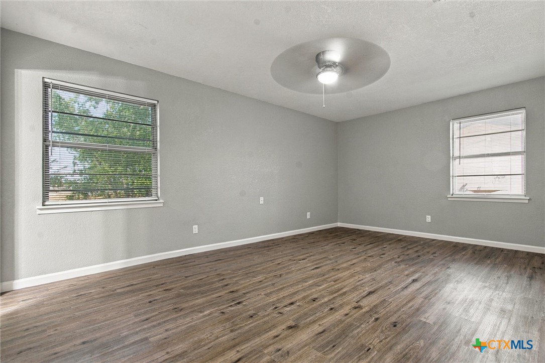714 W Avenue Avenue Property Photo 27