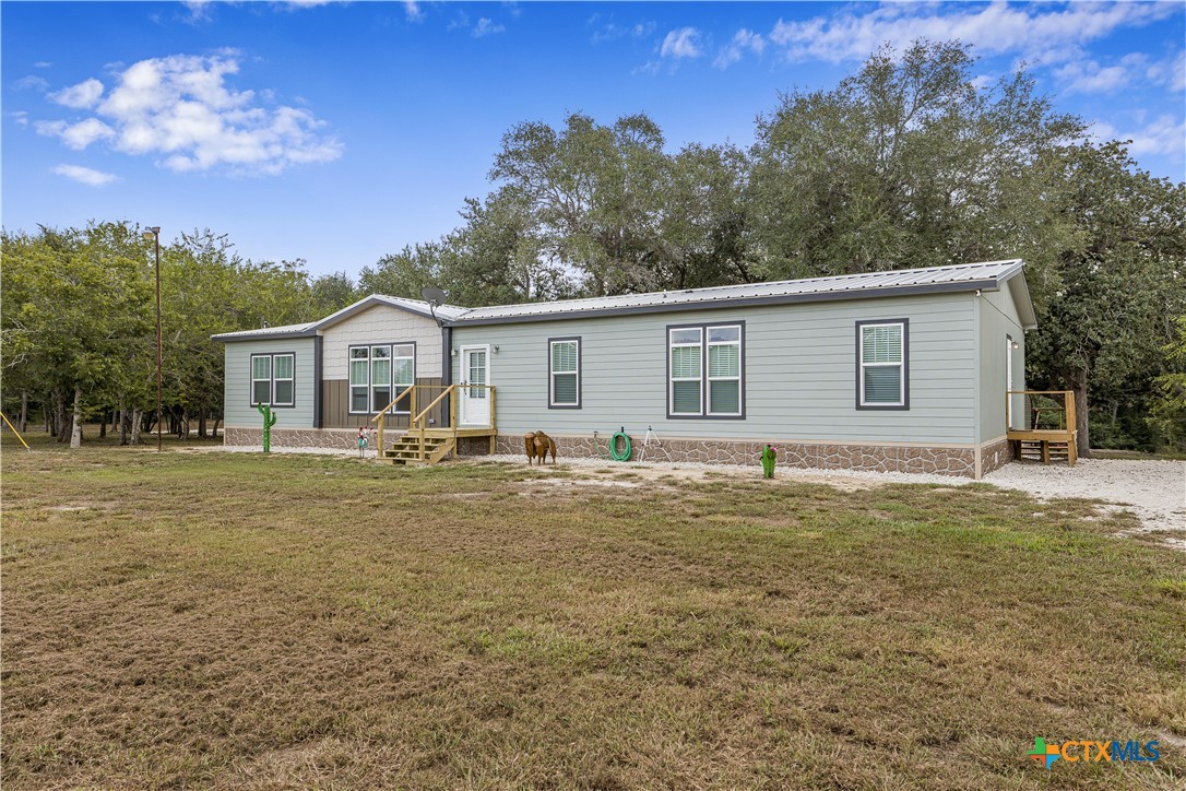 838 E Oak Street Property Photo 3
