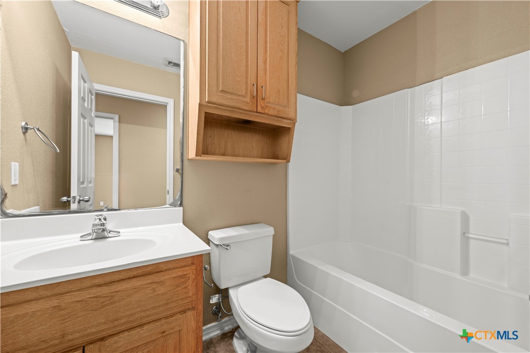 816 Twin Oaks Drive Property Photo 7