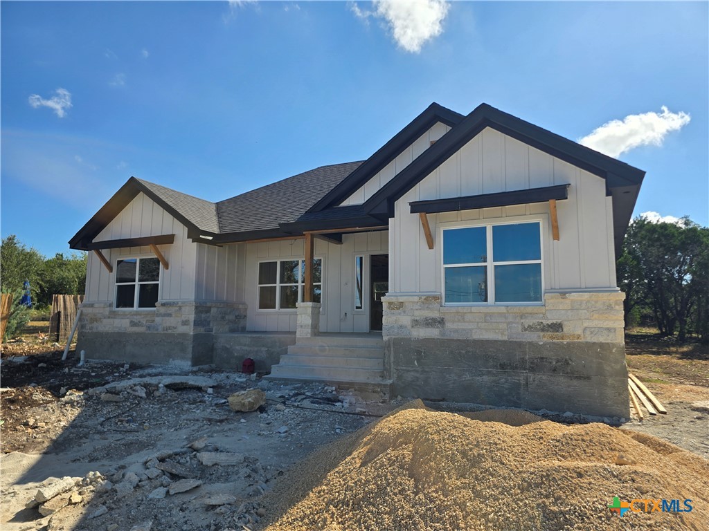 1221 Lasso Loop Property Photo 3