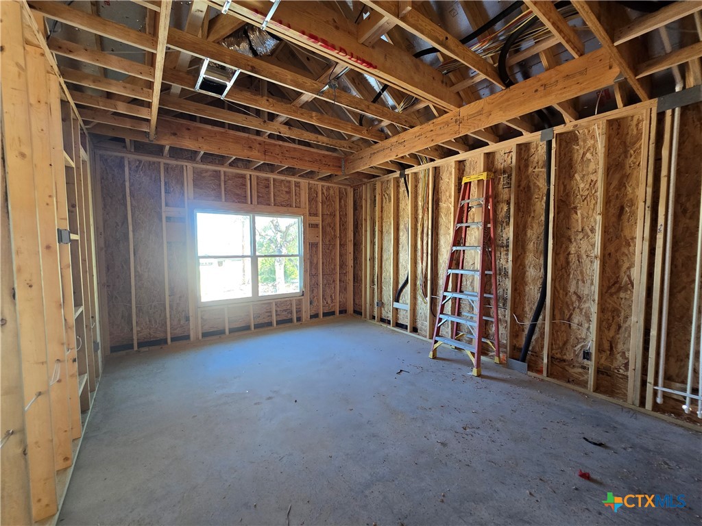 1221 Lasso Loop Property Photo 8