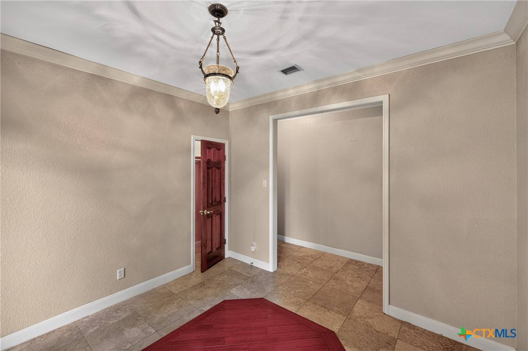 421 W Market Street Property Photo 6