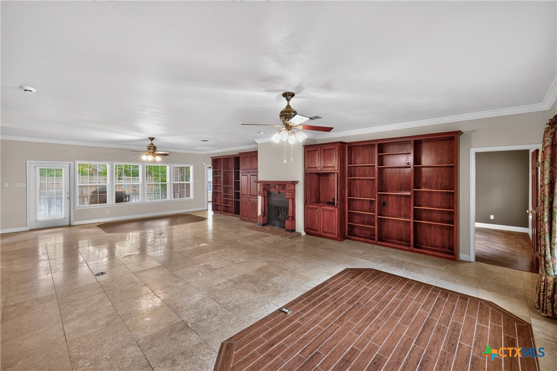 421 W Market Street Property Photo 7