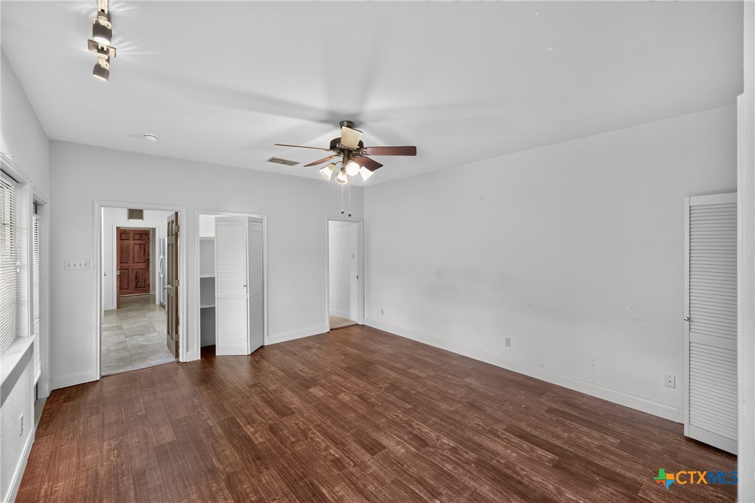 421 W Market Street Property Photo 27