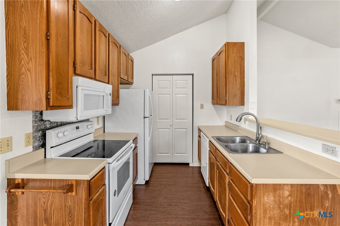 5103 & 5105 Canyon Creek Drive Property Photo 10
