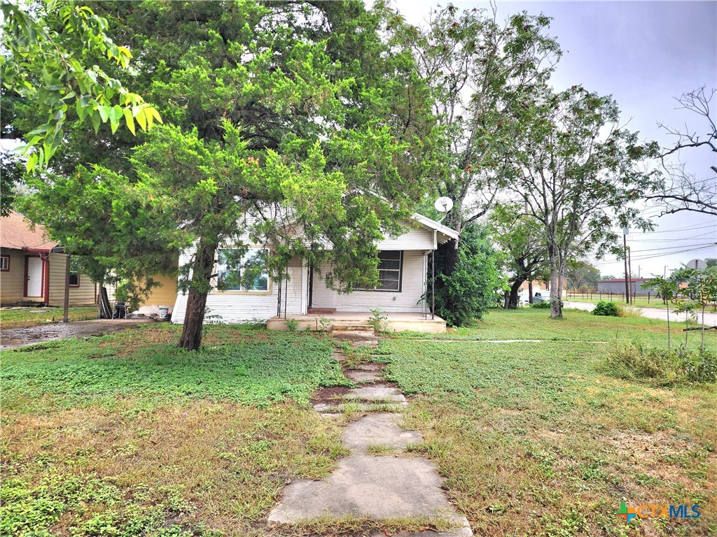123 E Davis Street Property Photo 6