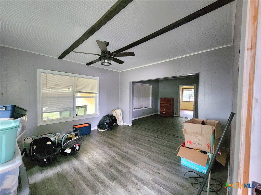123 E Davis Street Property Photo 8