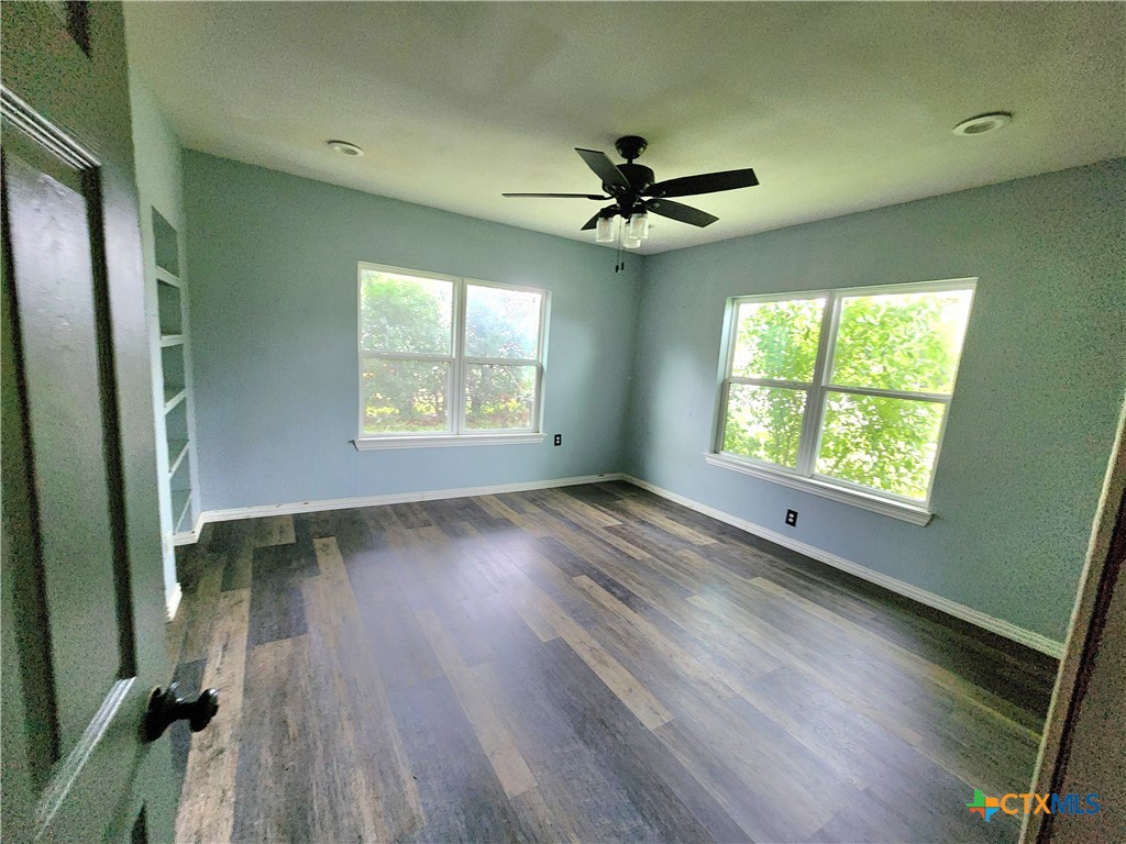 123 E Davis Street Property Photo 9