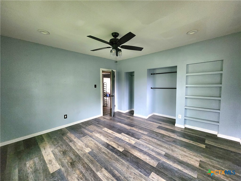 123 E Davis Street Property Photo 10