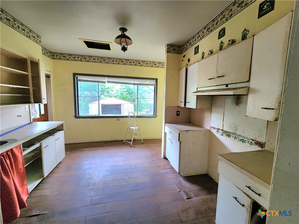 123 E Davis Street Property Photo 13