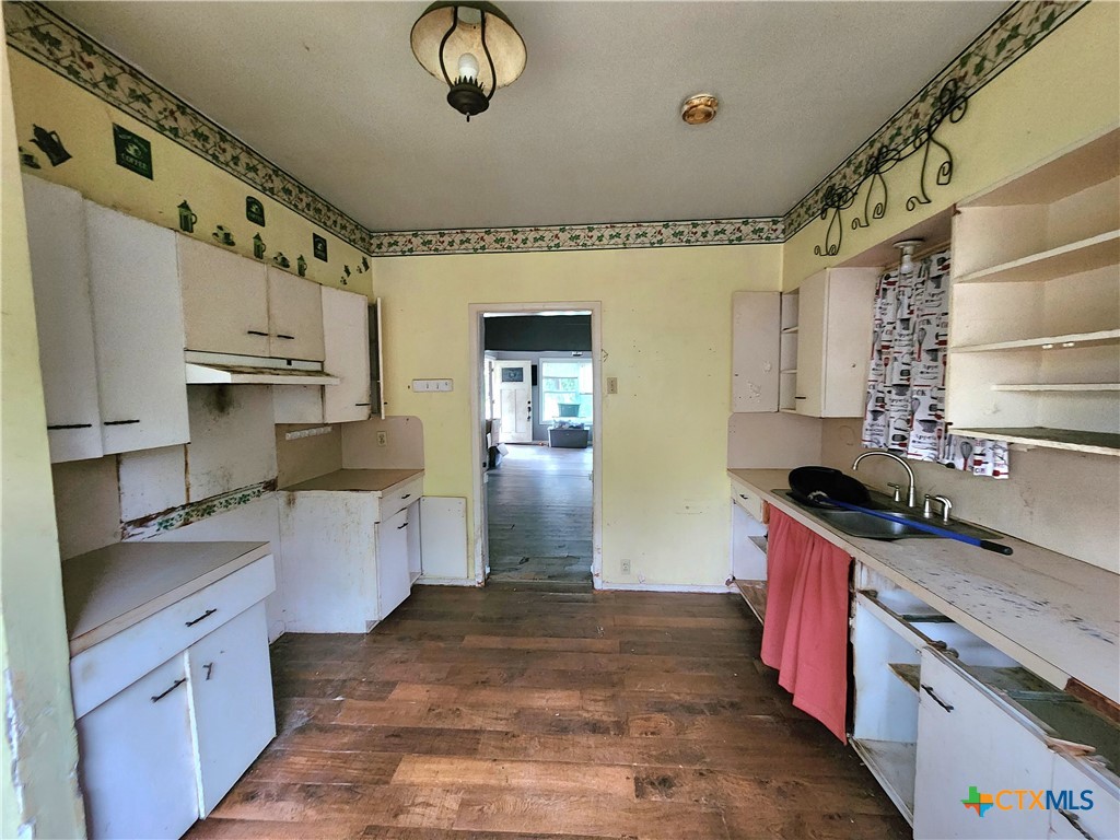 123 E Davis Street Property Photo 14
