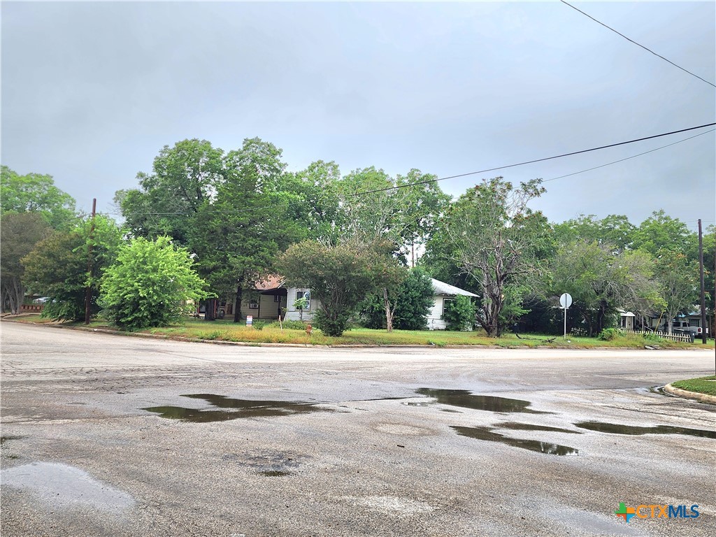 123 E Davis Street Property Photo 15
