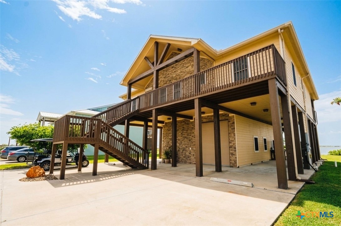 553 Bayside Drive Property Photo 2