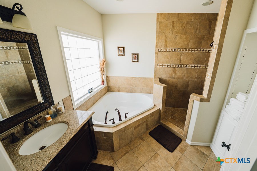 553 Bayside Drive Property Photo 8