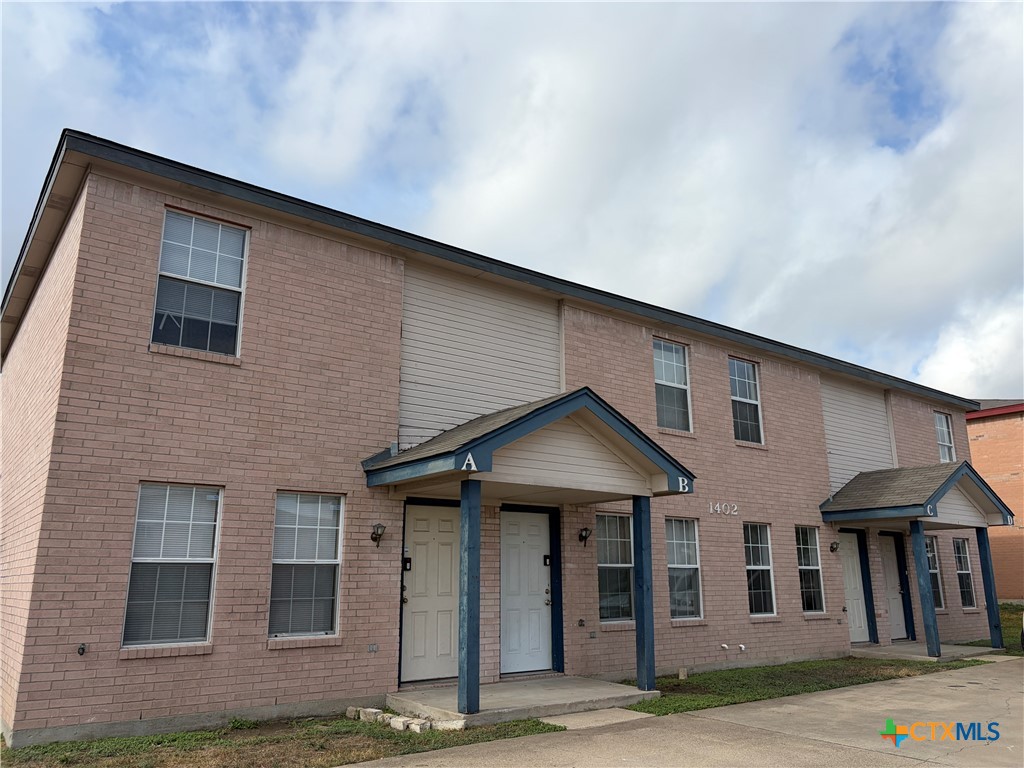 1402 Dugger Circle Property Photo 1