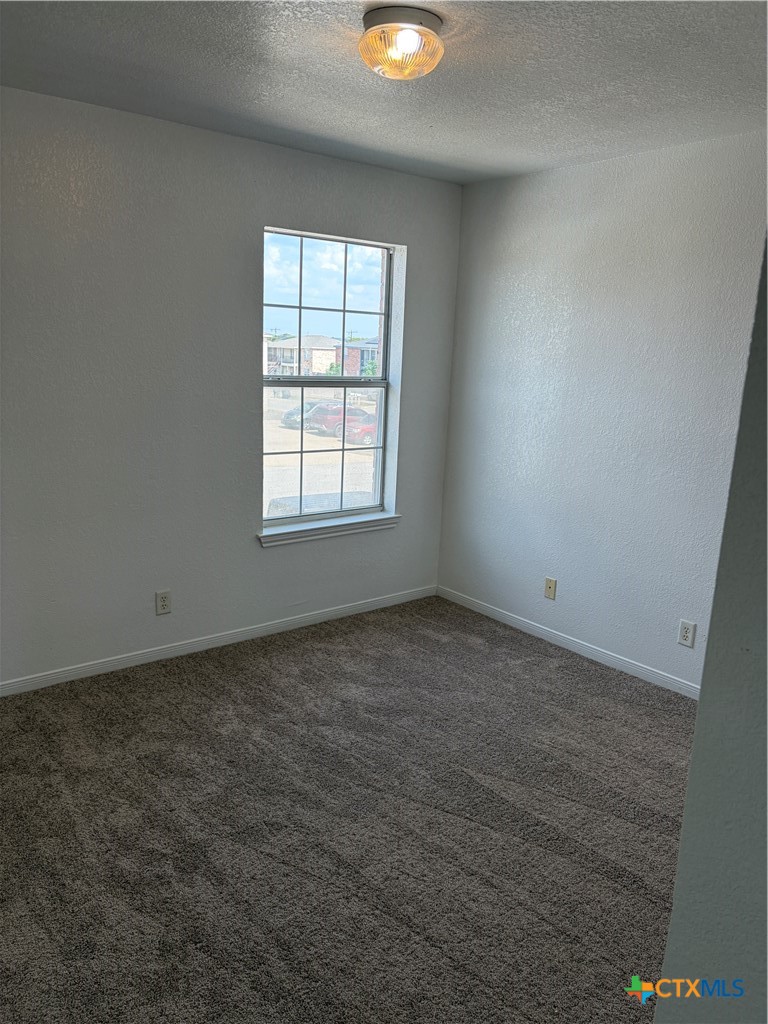1402 Dugger Circle Property Photo 3