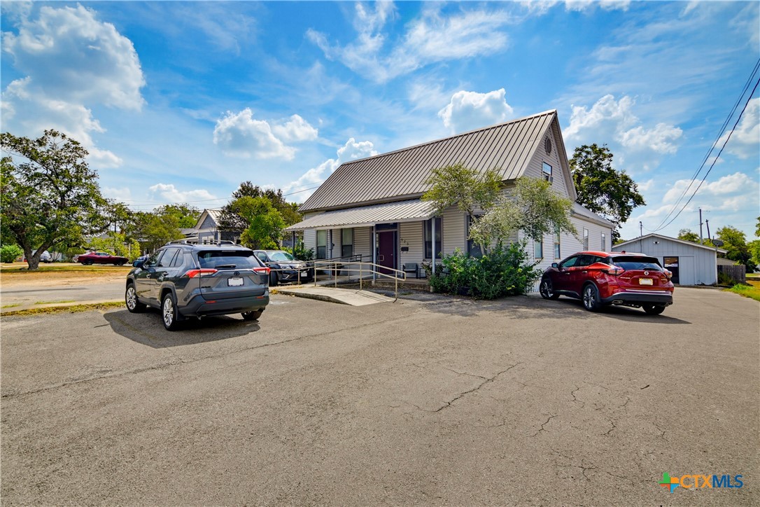 523 E Donegan Street Property Photo 1