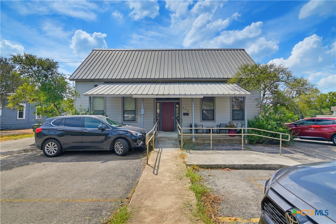 523 E Donegan Street Property Photo 2