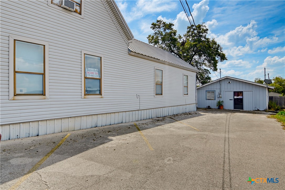 523 E Donegan Street Property Photo 15