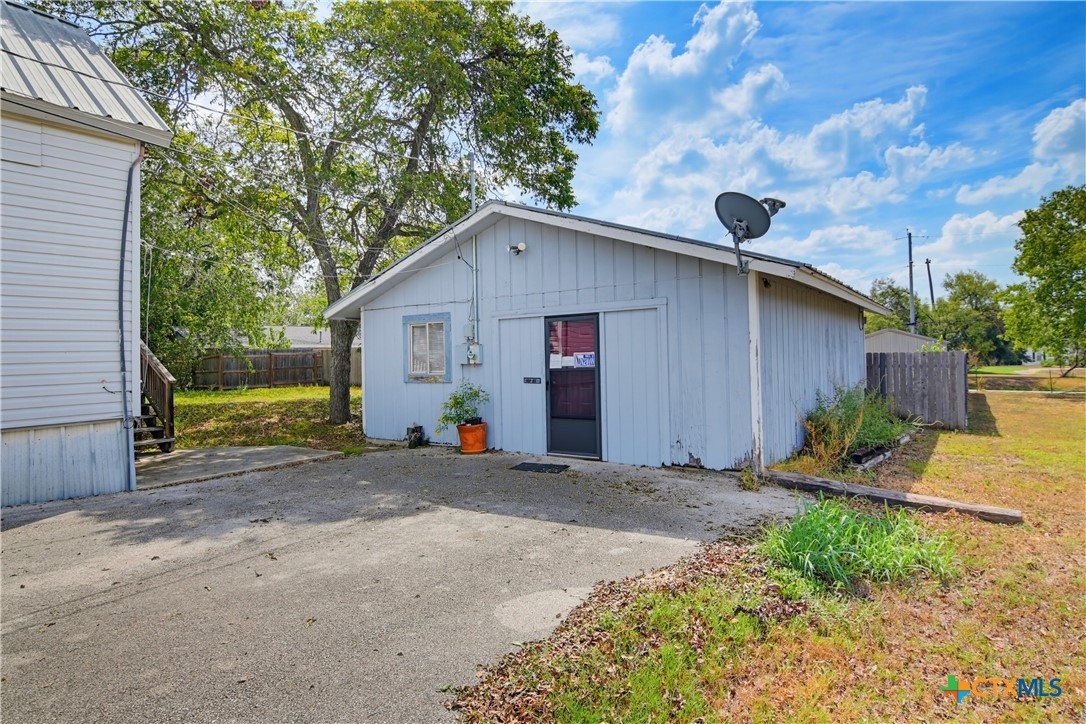 523 E Donegan Street Property Photo 16