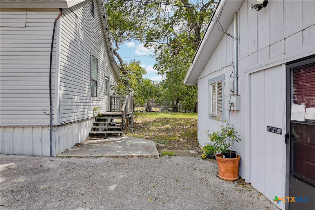523 E Donegan Street Property Photo 17