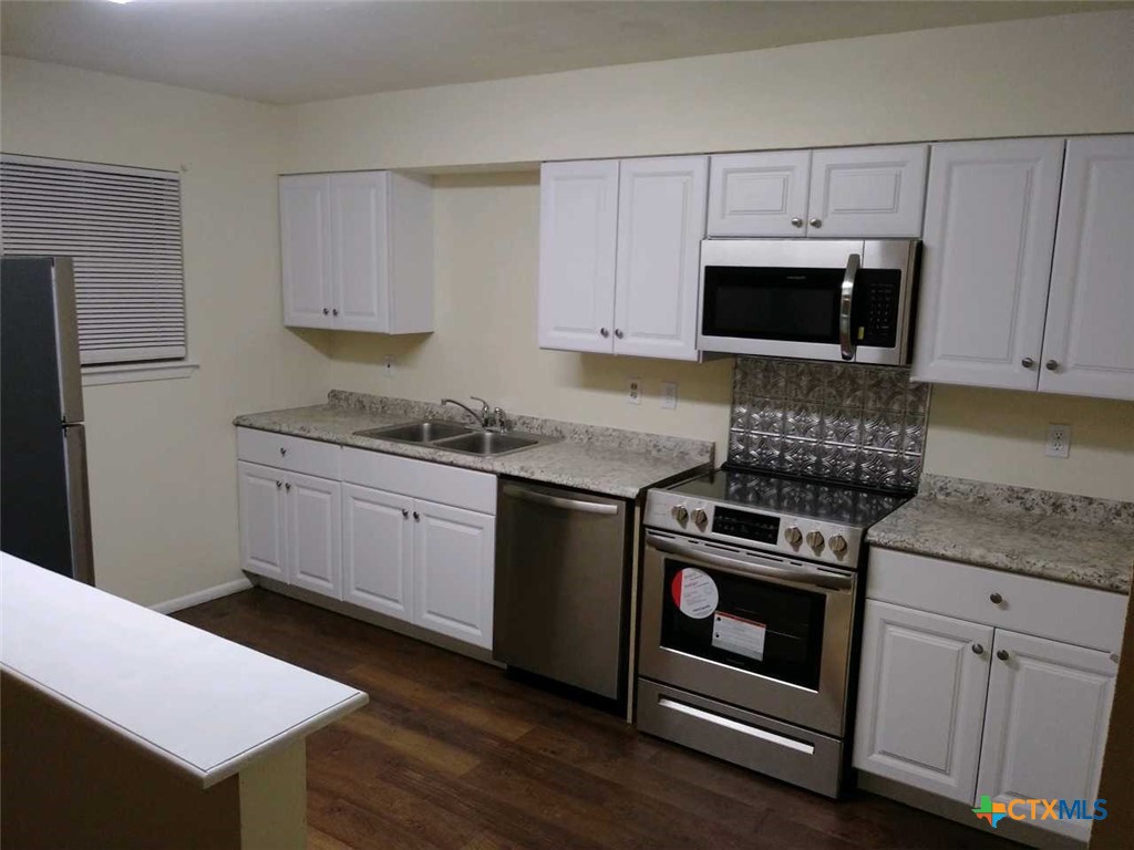 300 Milam Street 4 Property Photo 1