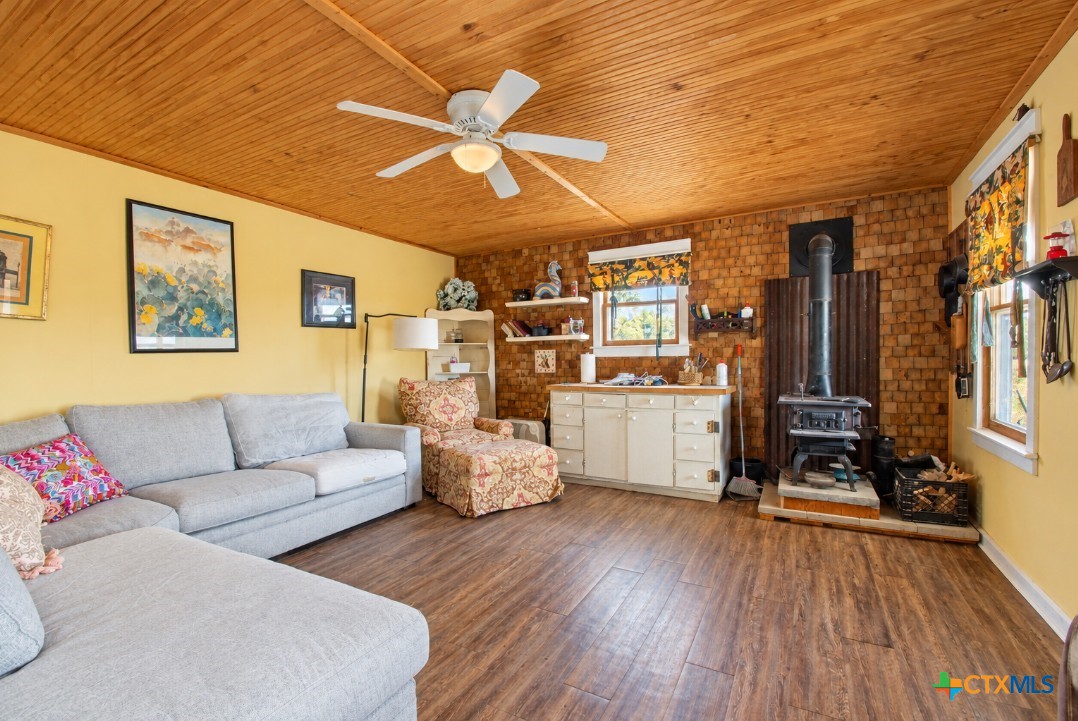 2491 E Fannin Street Property Photo 8
