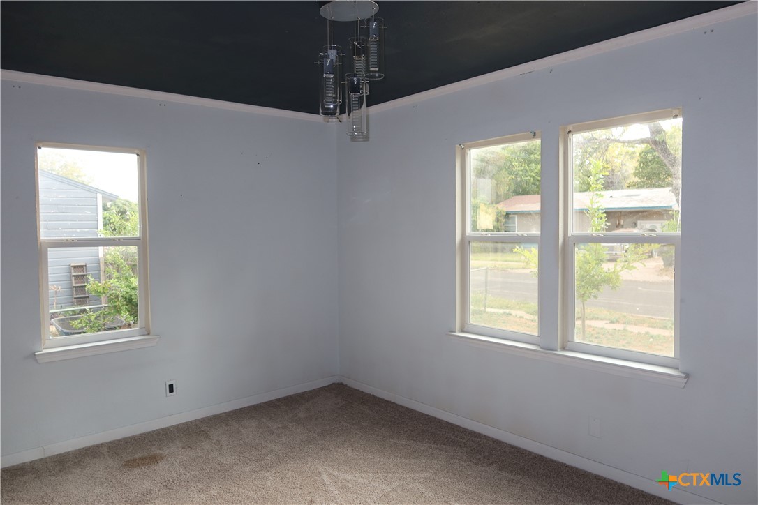 508 Crockett Drive Property Photo 6
