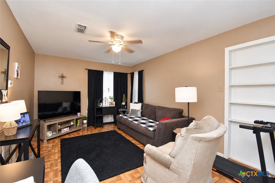 1310 Meadowview Drive Property Photo 2