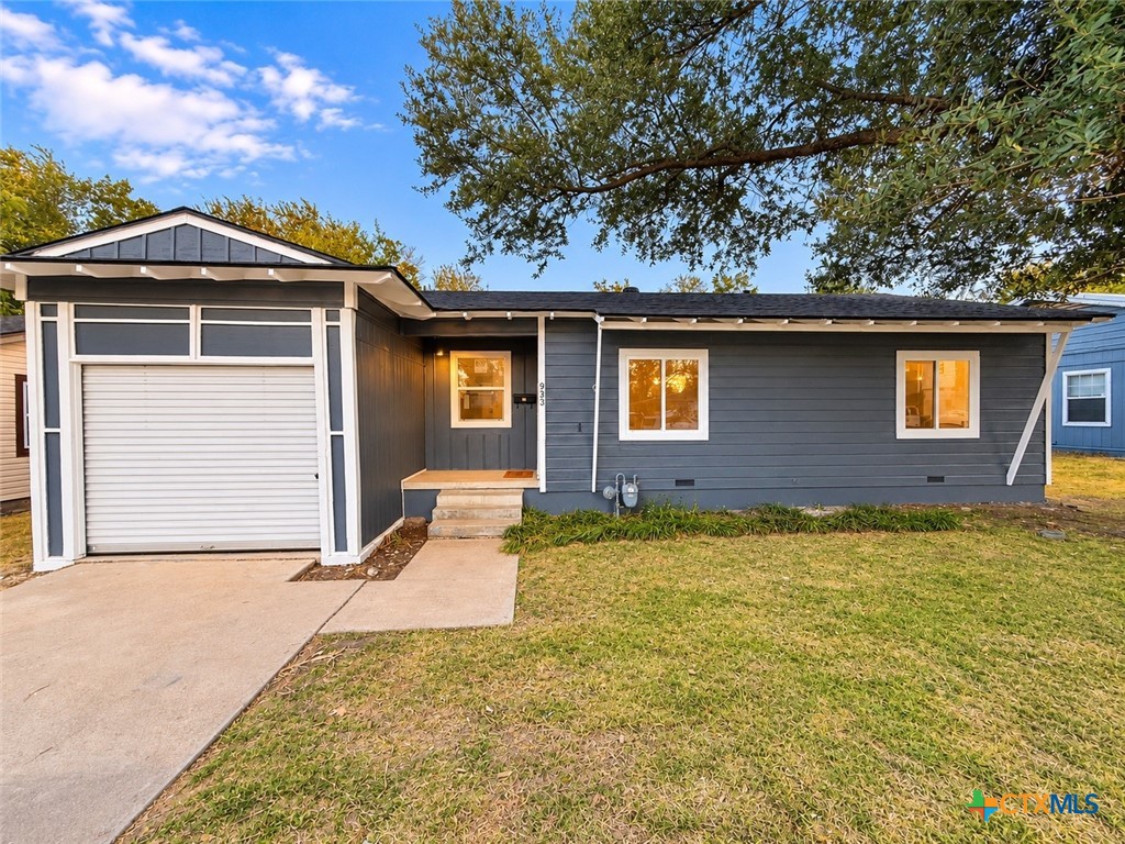 933 Fannin Loop Property Photo 1