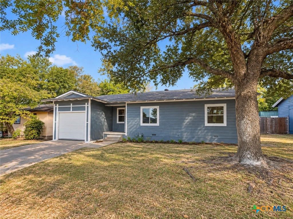 933 Fannin Loop Property Photo 2
