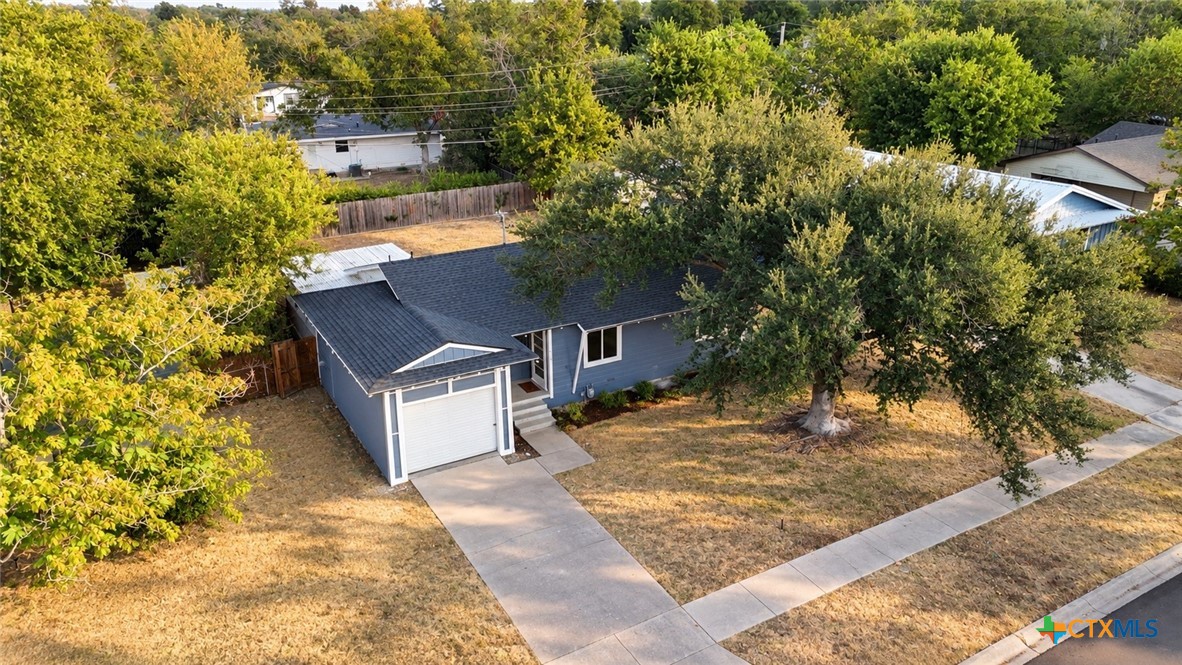 933 Fannin Loop Property Photo 3