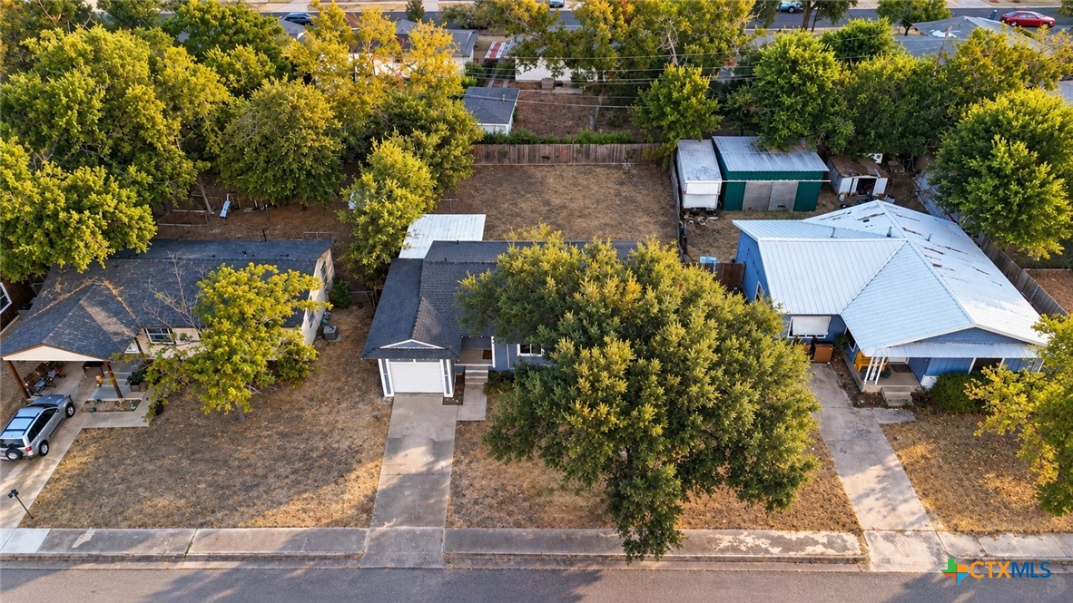 933 Fannin Loop Property Photo 4