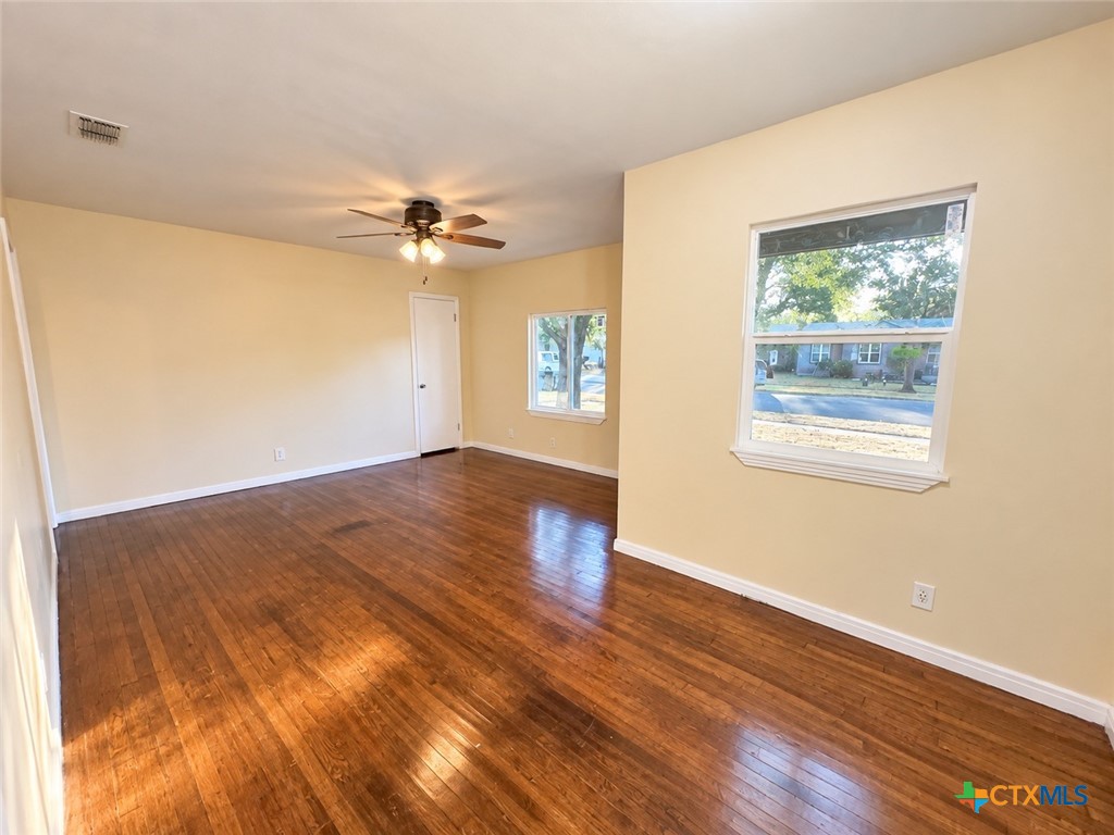 933 Fannin Loop Property Photo 5