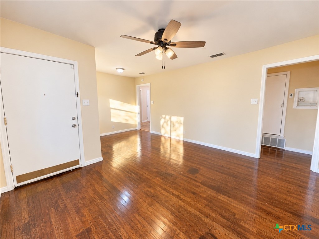 933 Fannin Loop Property Photo 6