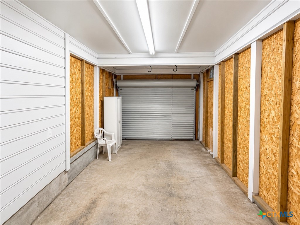 933 Fannin Loop Property Photo 18