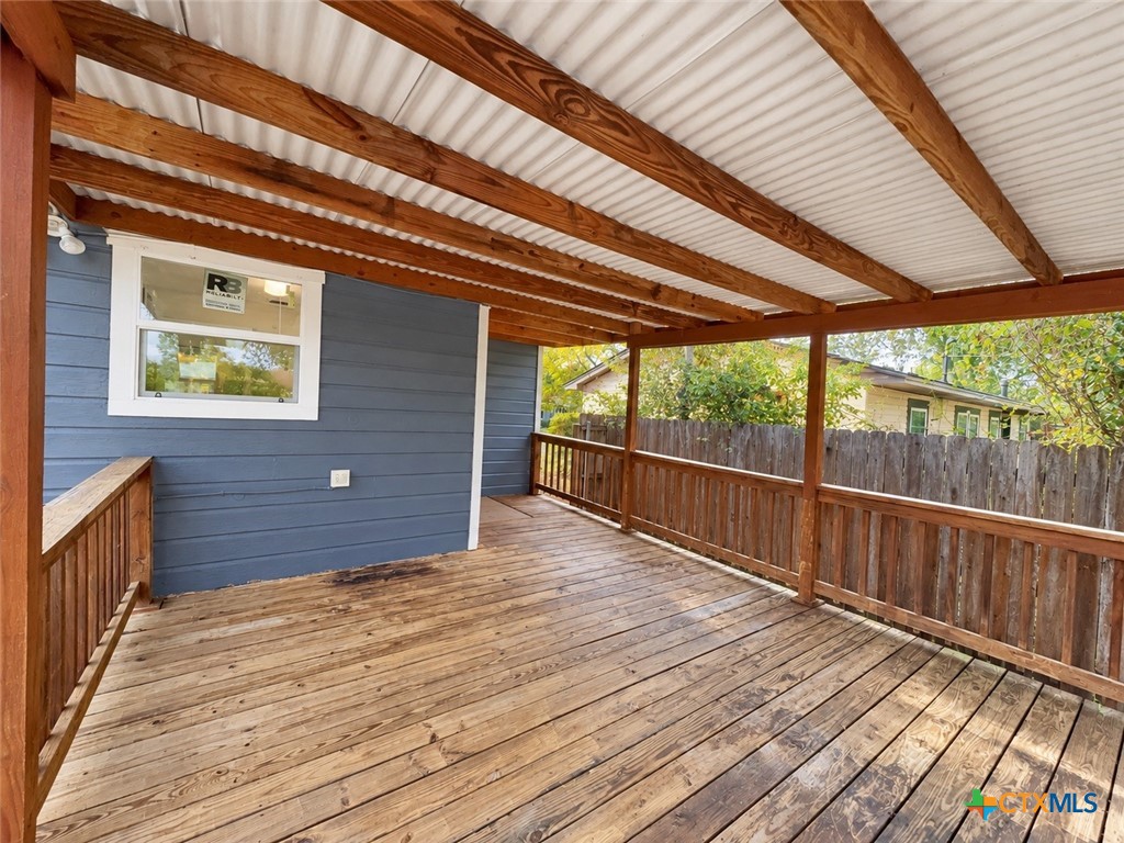 933 Fannin Loop Property Photo 19