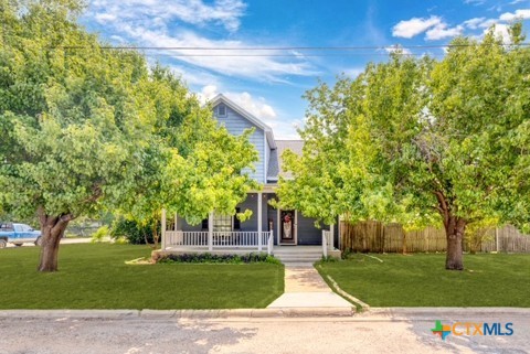 116 S Hackberry Avenue Property Photo 1