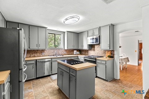 116 S Hackberry Avenue Property Photo 4