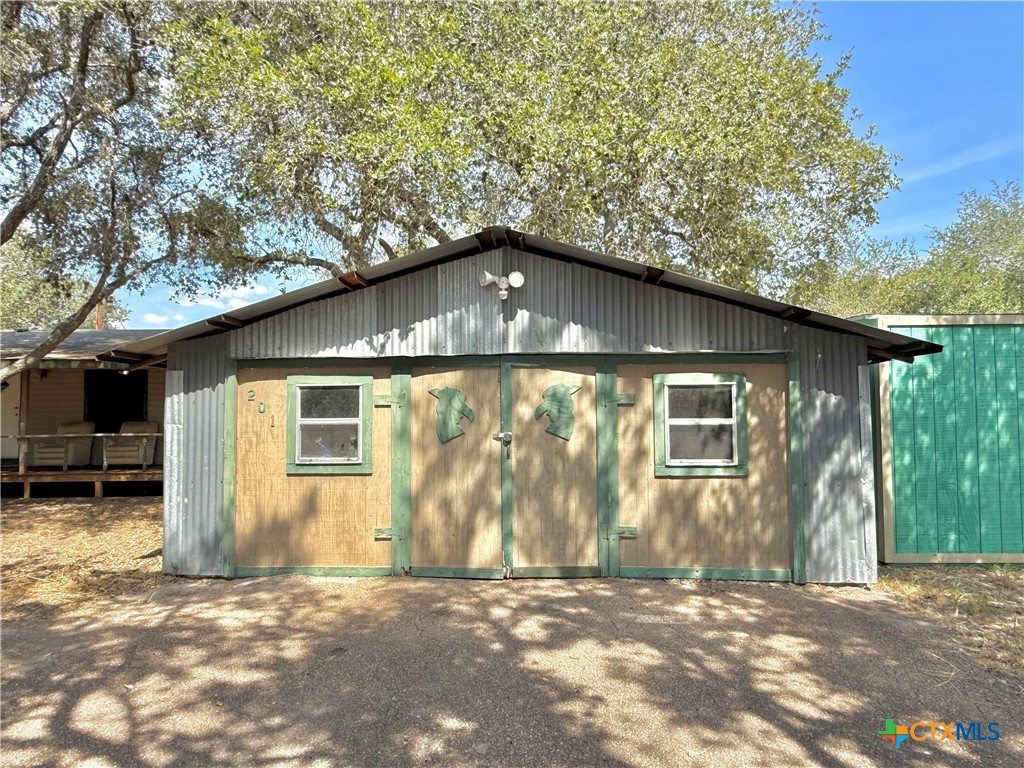 201 Sandra Lane Property Photo 8