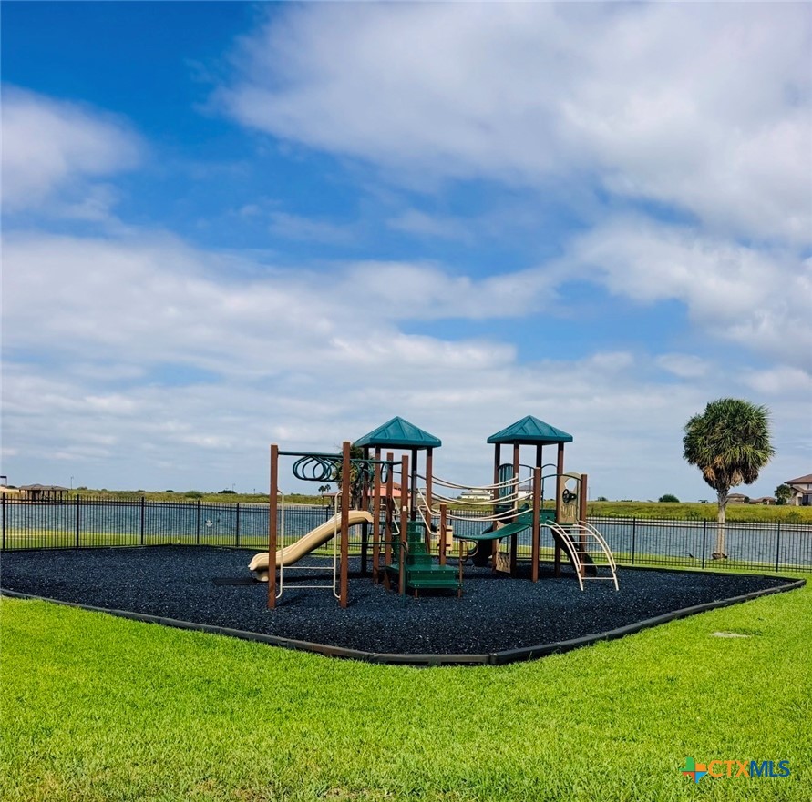 144 E Burgundy Bay Property Photo 10