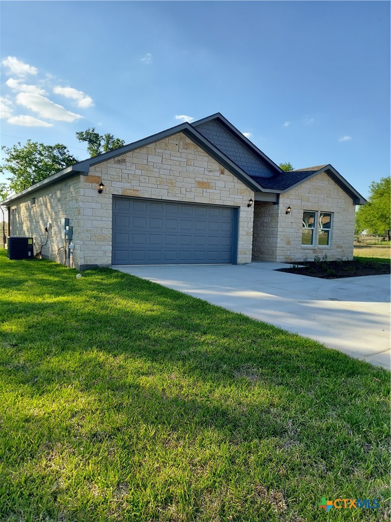 121 Spanish Oak Trail Property Photo 1