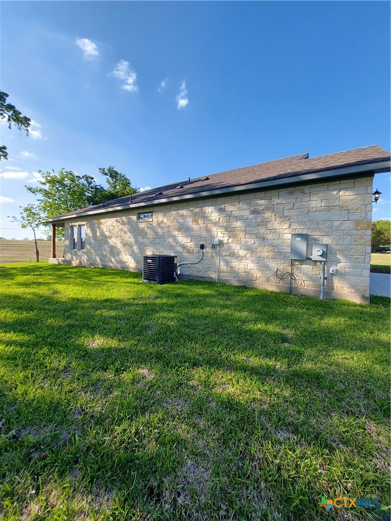 121 Spanish Oak Trail Property Photo 2