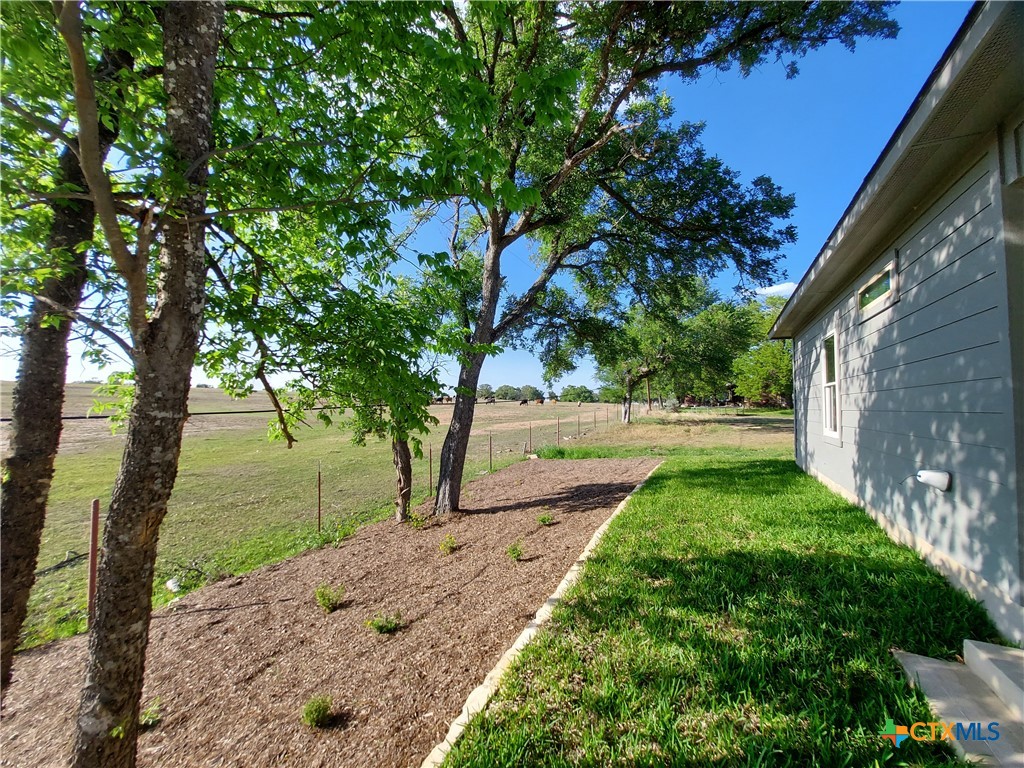 121 Spanish Oak Trail Property Photo 4